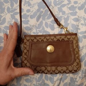 COACH corner zip wrislet